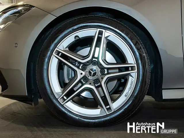 Mercedes-Benz Cla view 5