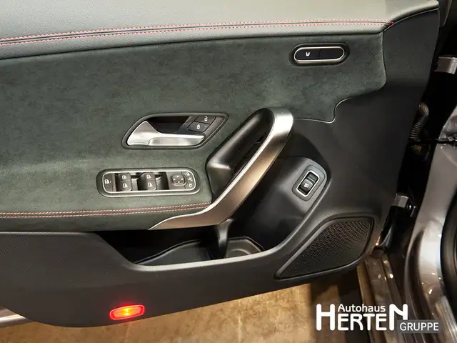 Mercedes-Benz Cla view 9