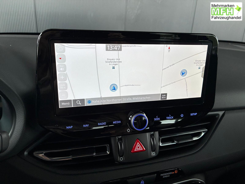 Hyundai i30 Kombi Comfort Plus 1.0 TGDI DCT / Navi Sitz + L... — photo 12