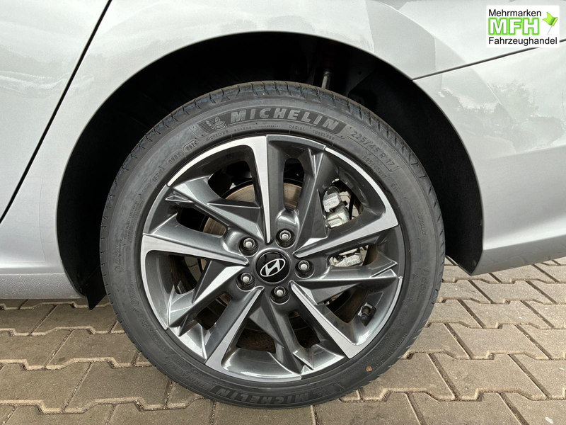 Hyundai i30 Kombi Comfort Plus 1.0 TGDI DCT / Navi Sitz + L... — photo 10