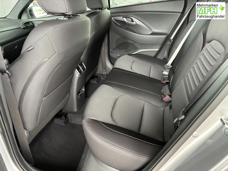 Hyundai i30 Kombi Comfort Plus 1.0 TGDI DCT / Navi Sitz + L... — photo 6