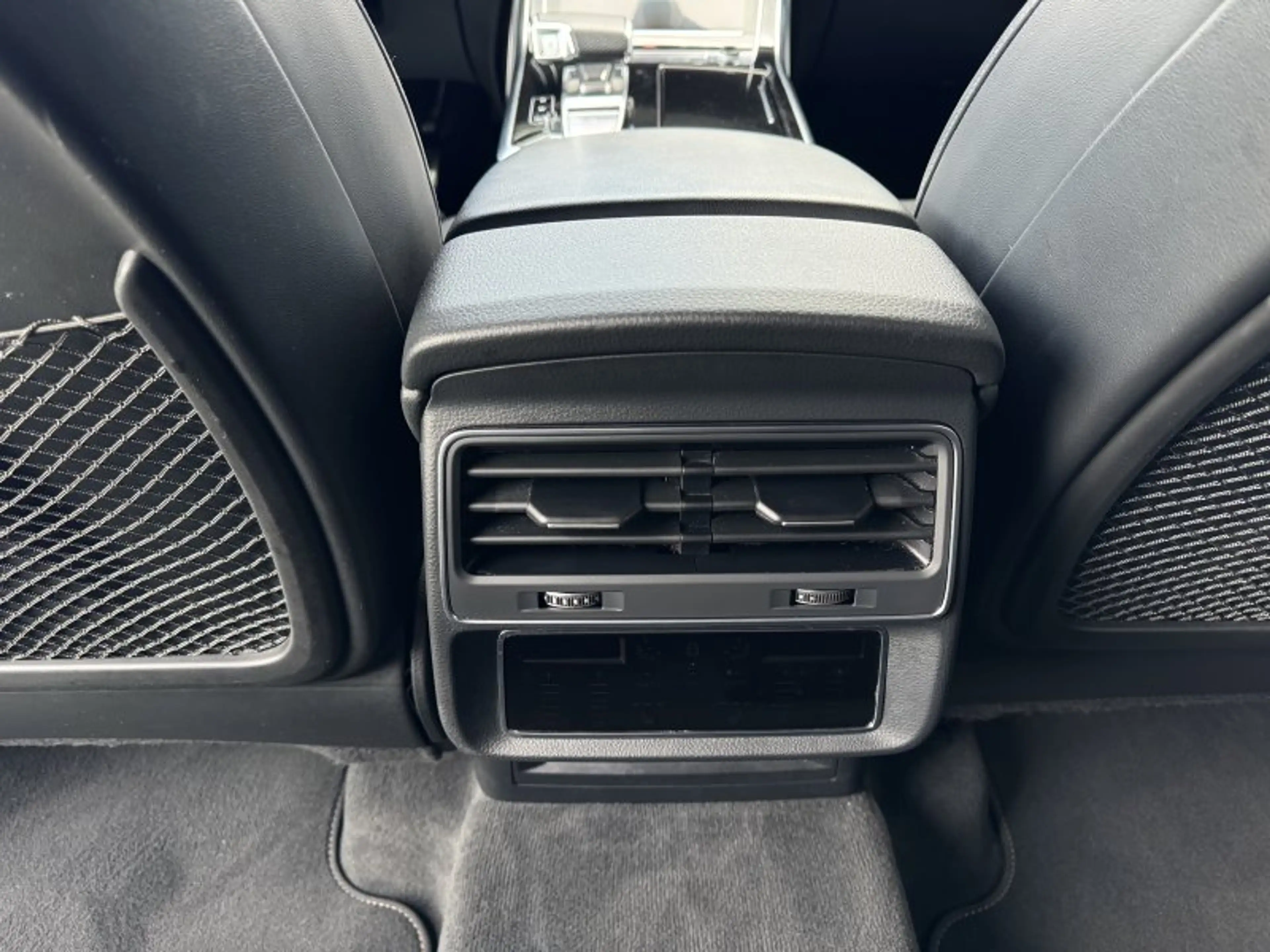 Audi SQ8 4.0 TDI quattro Pano 22Zoll AHK Matrix ACC  Standh — photo 15