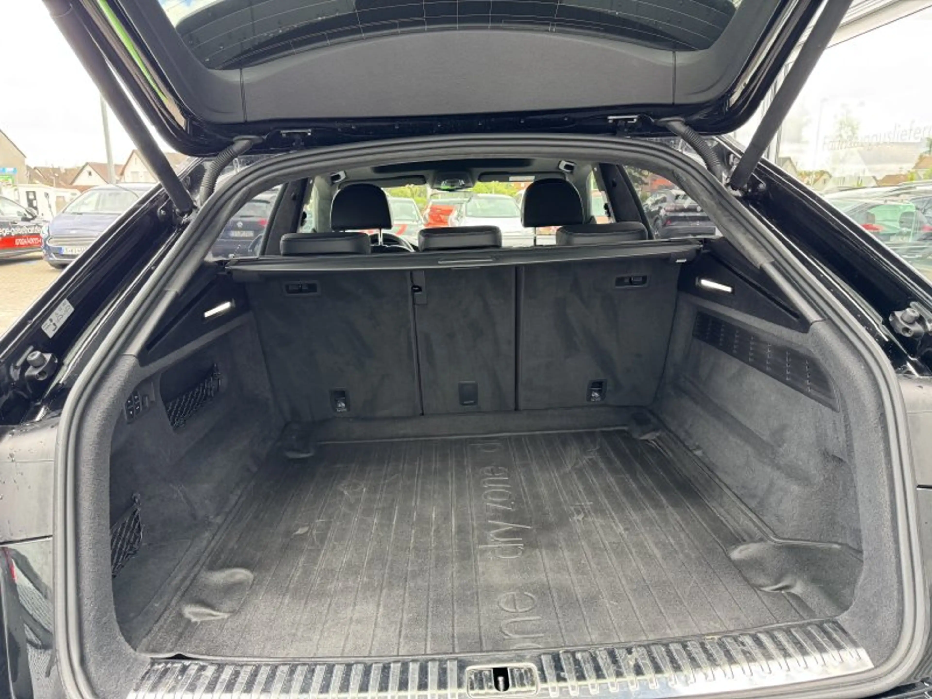 Audi SQ8 4.0 TDI quattro Pano 22Zoll AHK Matrix ACC  Standh — photo 9