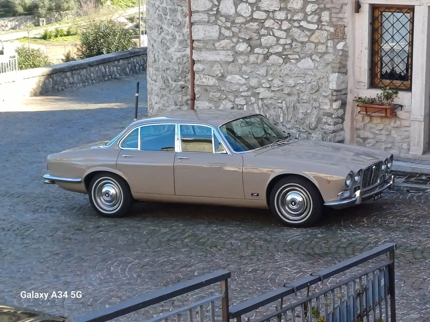 Jaguar XJ S1    4.2 bež - 2