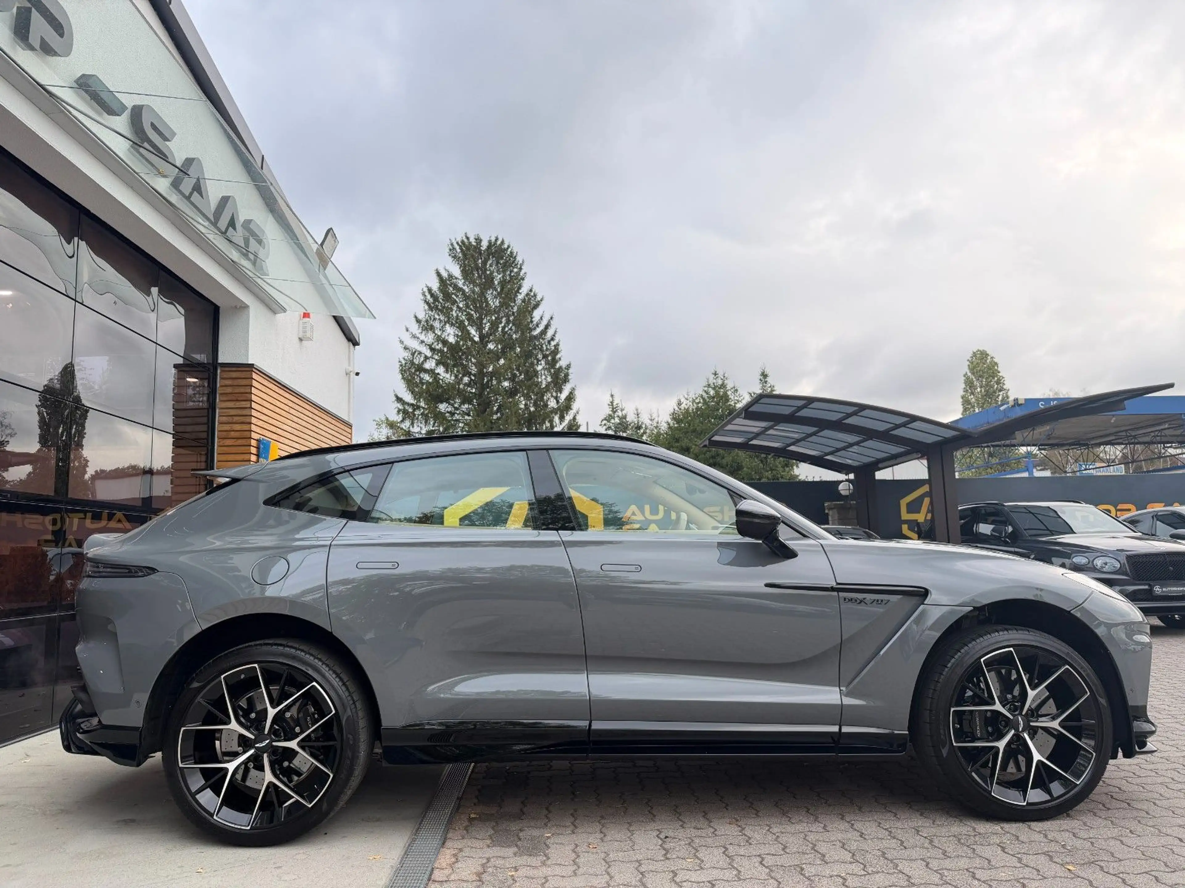 Aston Martin DBX 4.0 V8 707 MwSt/PANO/1-HAND/360° — photo 13