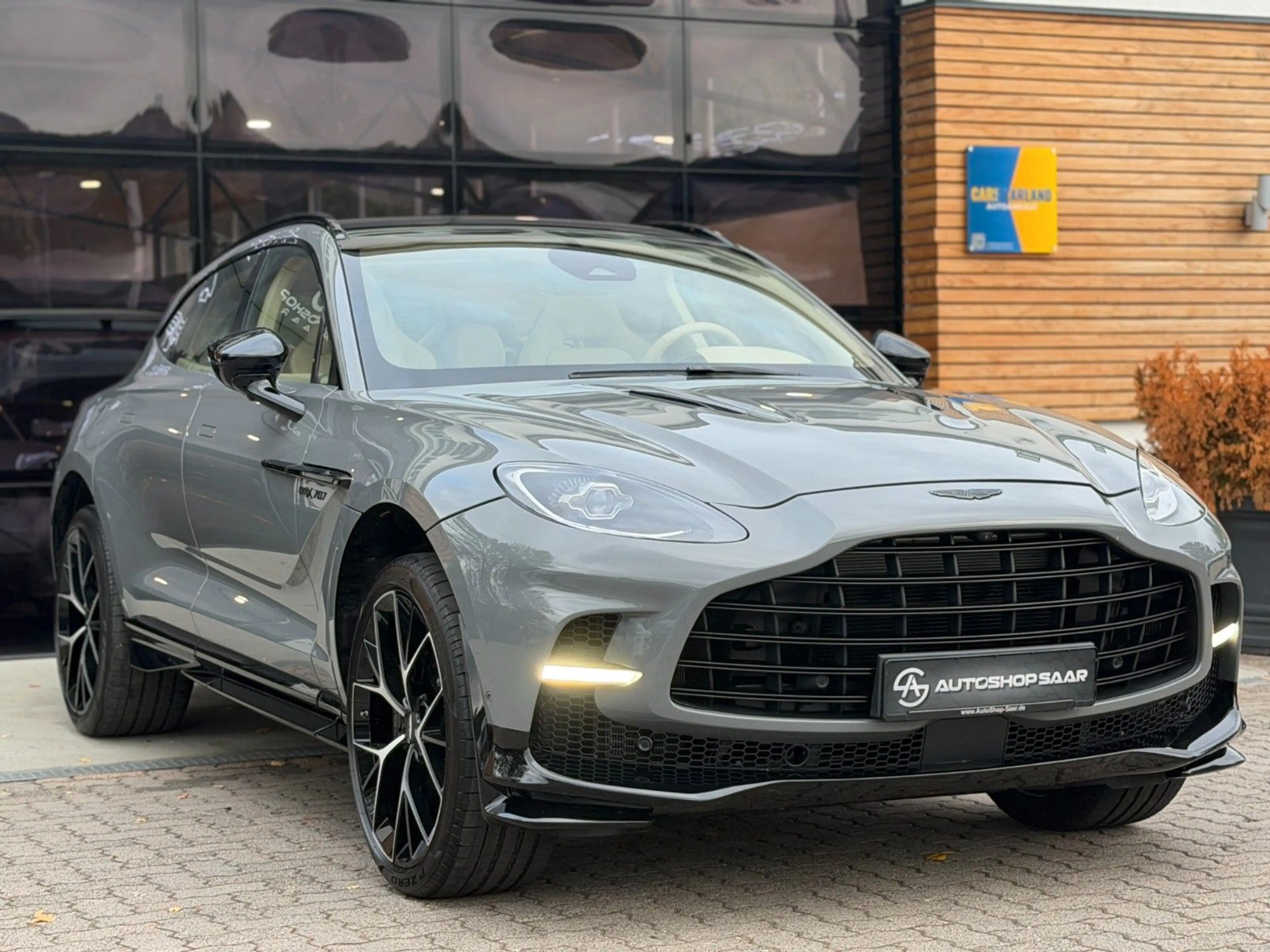 Aston Martin DBX 4.0 V8 707 MwSt/PANO/1-HAND/360° — photo 11