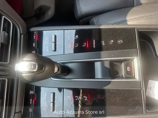 Porsche Macan view 14