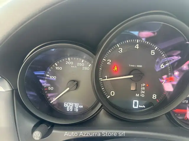 Porsche Macan view 10