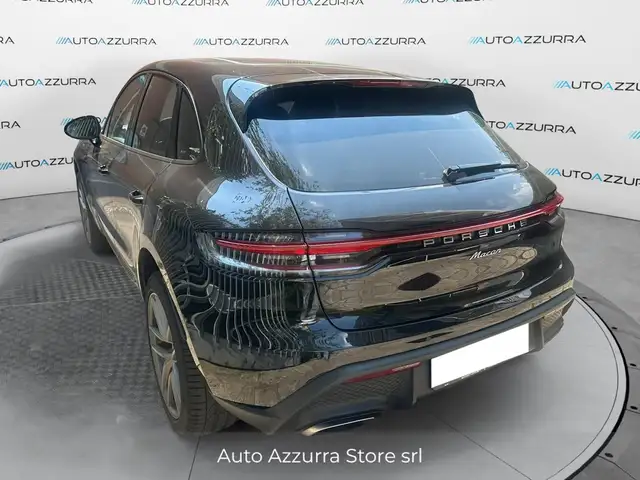 Porsche Macan view 4