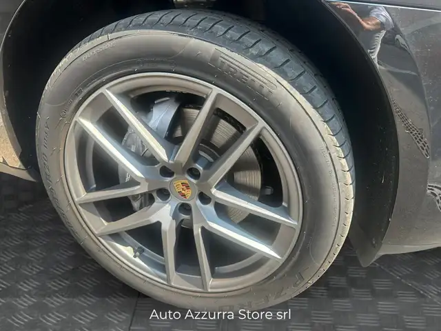 Porsche Macan view 6
