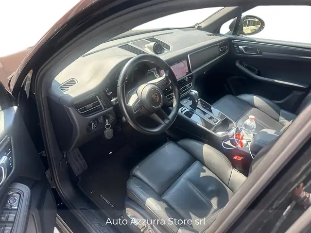 Porsche Macan view 7