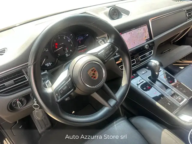 Porsche Macan view 8