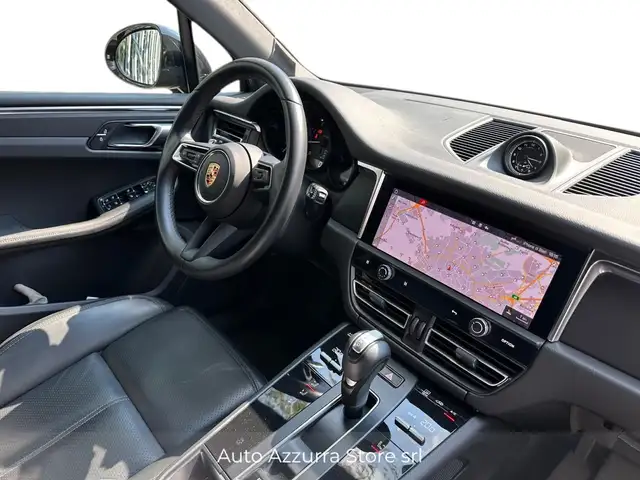 Porsche Macan view 15