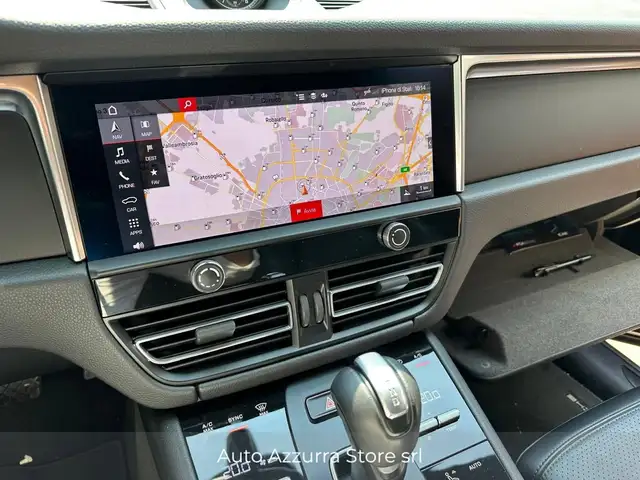 Porsche Macan view 12