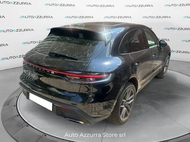 Porsche Macan view 3