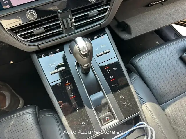 Porsche Macan view 13