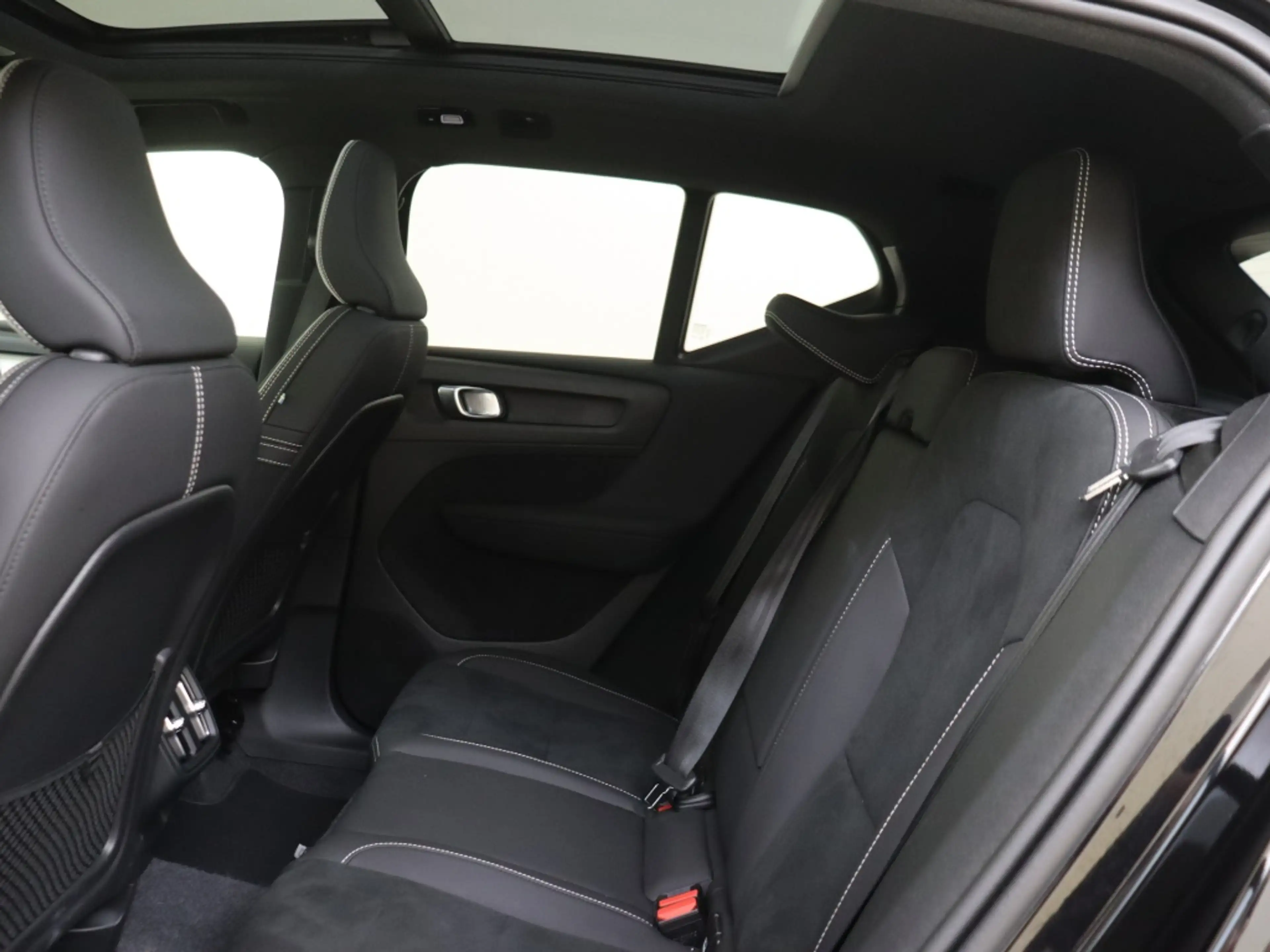 Volvo XC40 B4 Plus Black Edition | 360 Graden Camera | Panora — photo 9