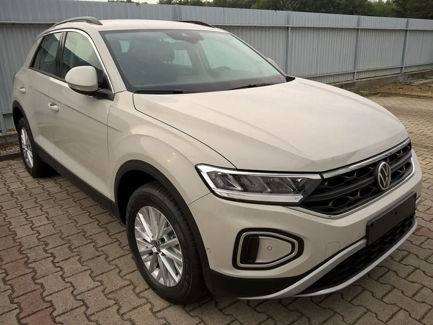 Volkswagen T-Roc 1,5 TSI Life ACC LED SHZ Climatr Ready Kam Grau - 1