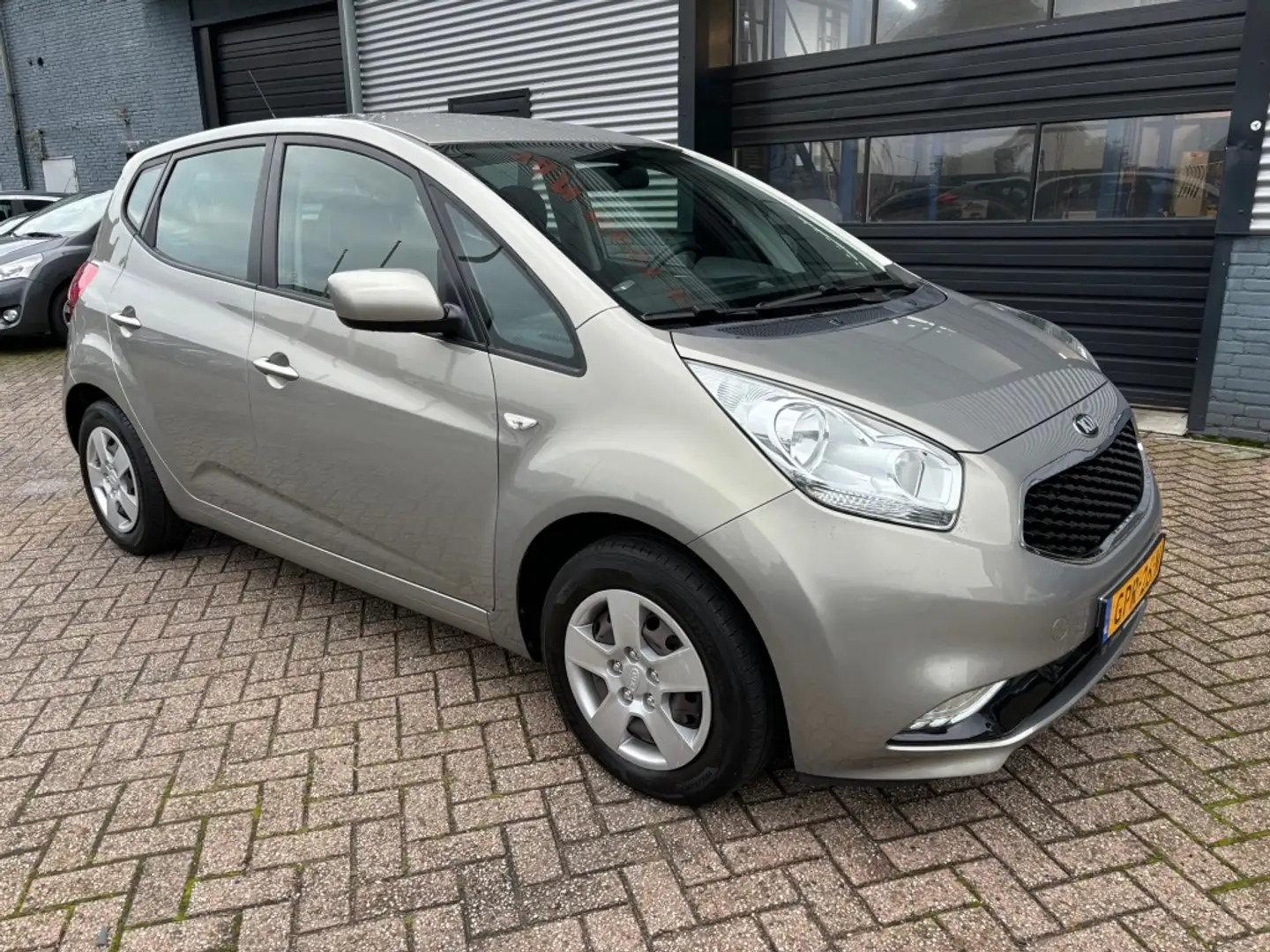 Kia Venga 1.6 i AUTOMAAT | 3 MND GAR | CLIMA | CRUISE CONTRO Grijs - 2