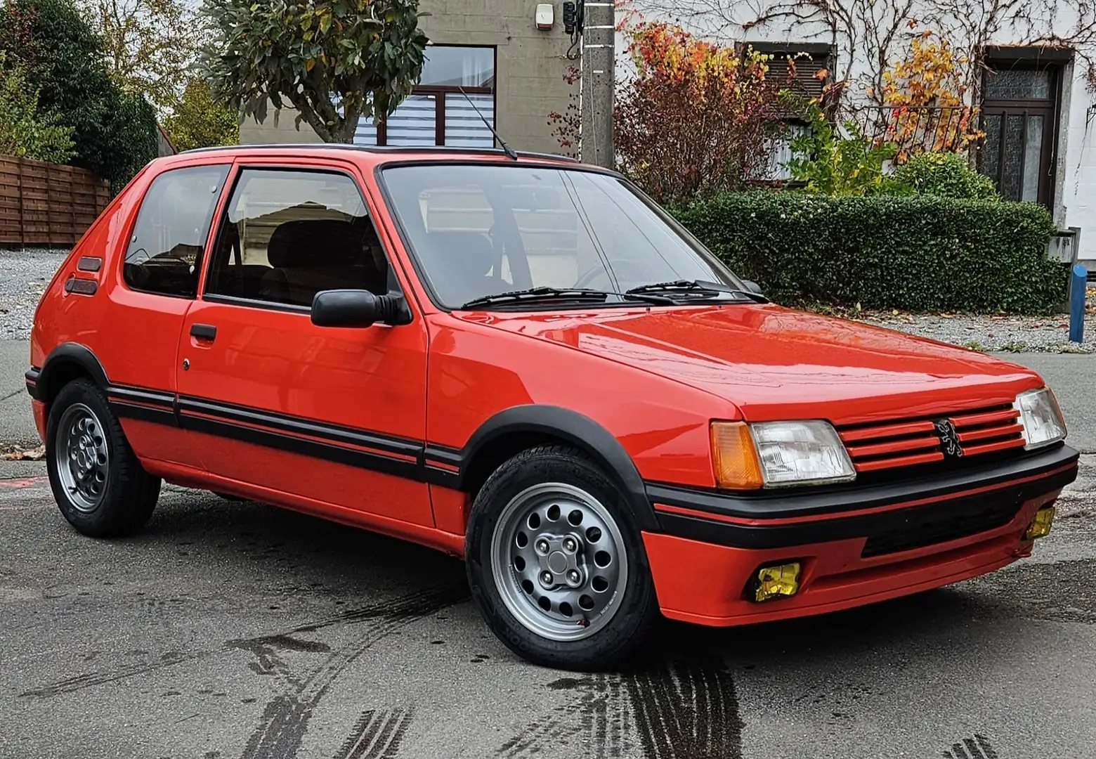Peugeot 205 gti - 2