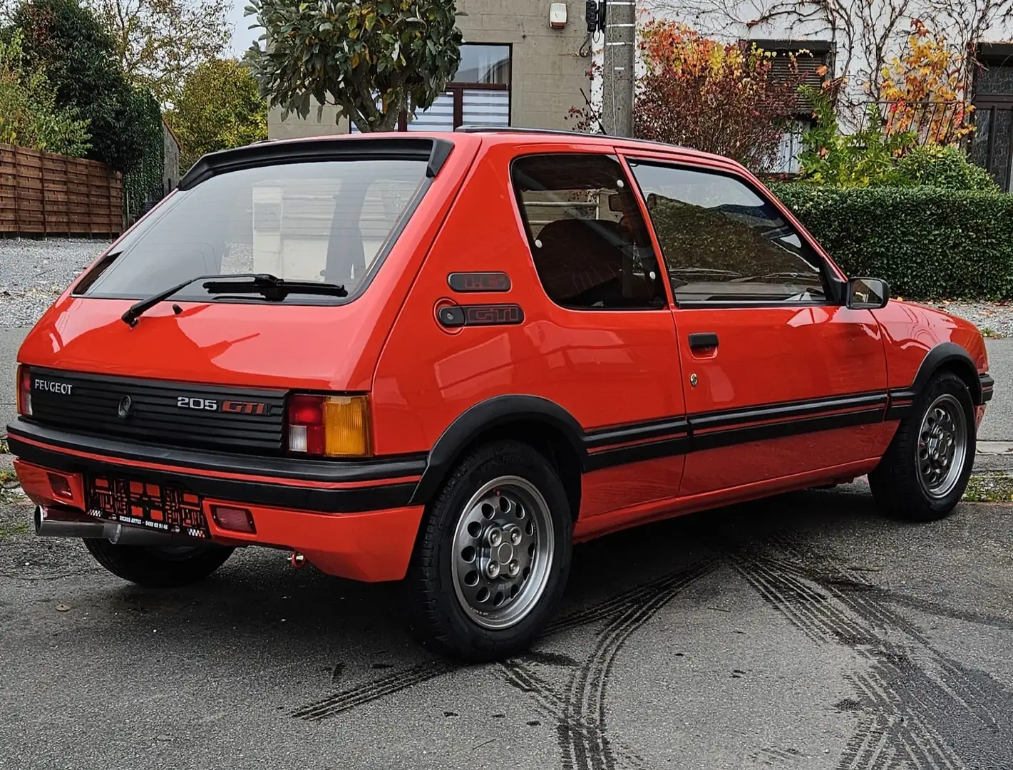 Peugeot 205 gti - 1