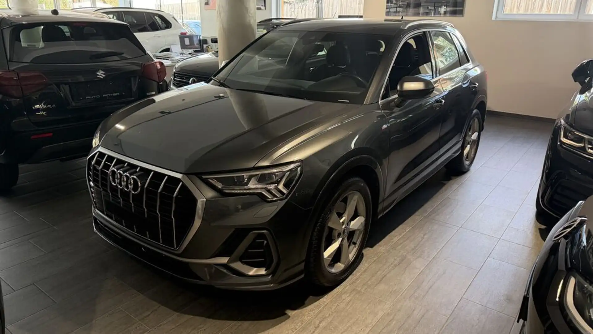 Audi Q3 45 TFSI S line quattro 19 Zoll Alu NAVI Grau - 1