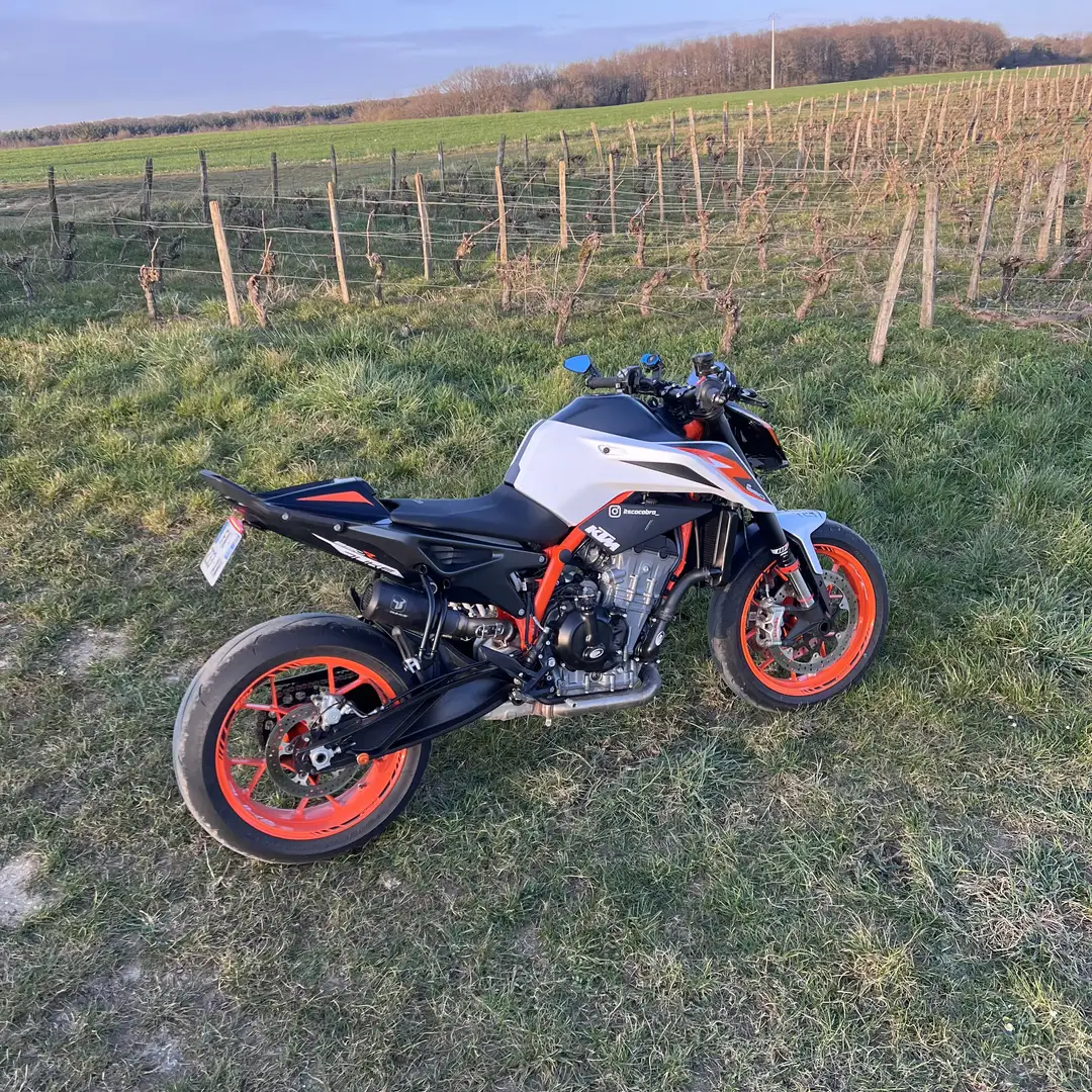 KTM 890 Duke R - 2