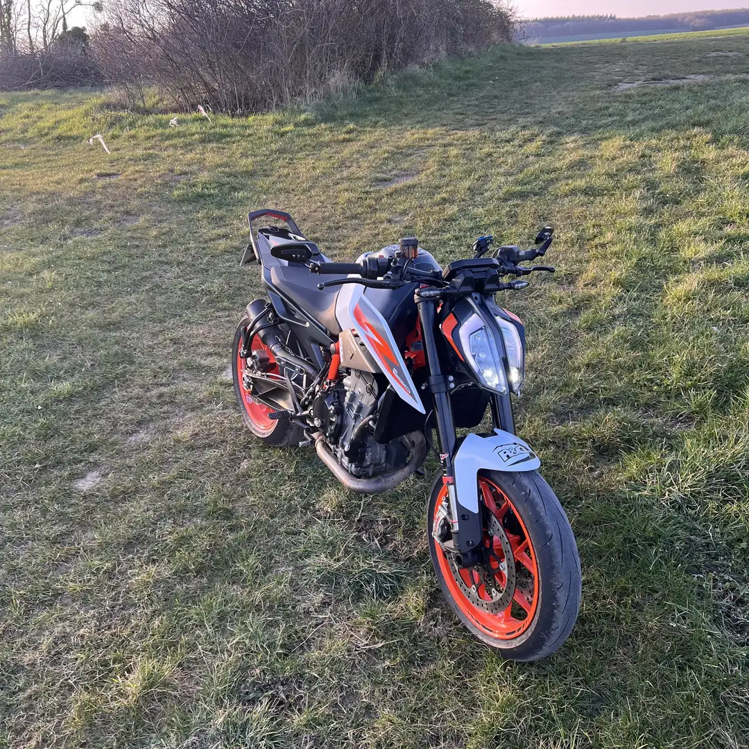 KTM 890 Duke R - 1