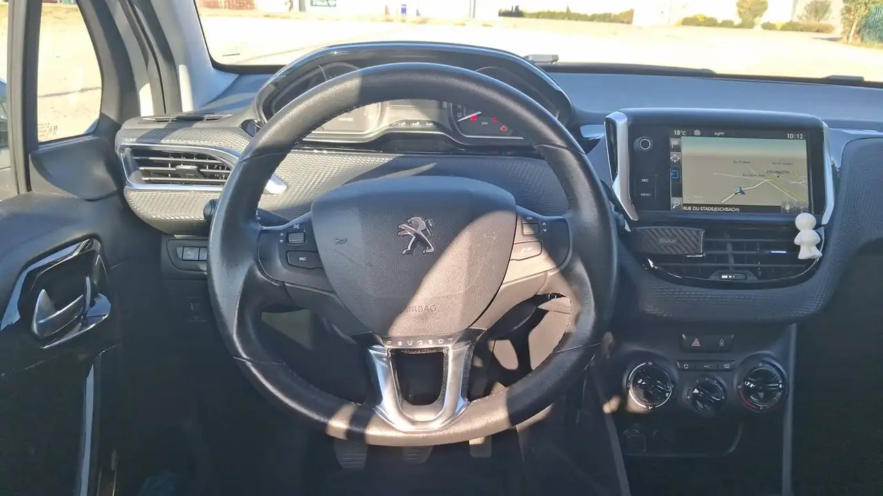Peugeot 208 208 — photo 22