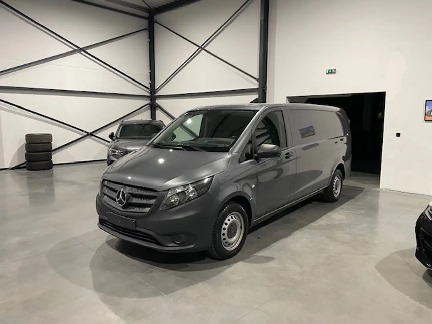 Mercedes-Benz Vito 116 CDI L2 Automaat met Airco Gris - 1