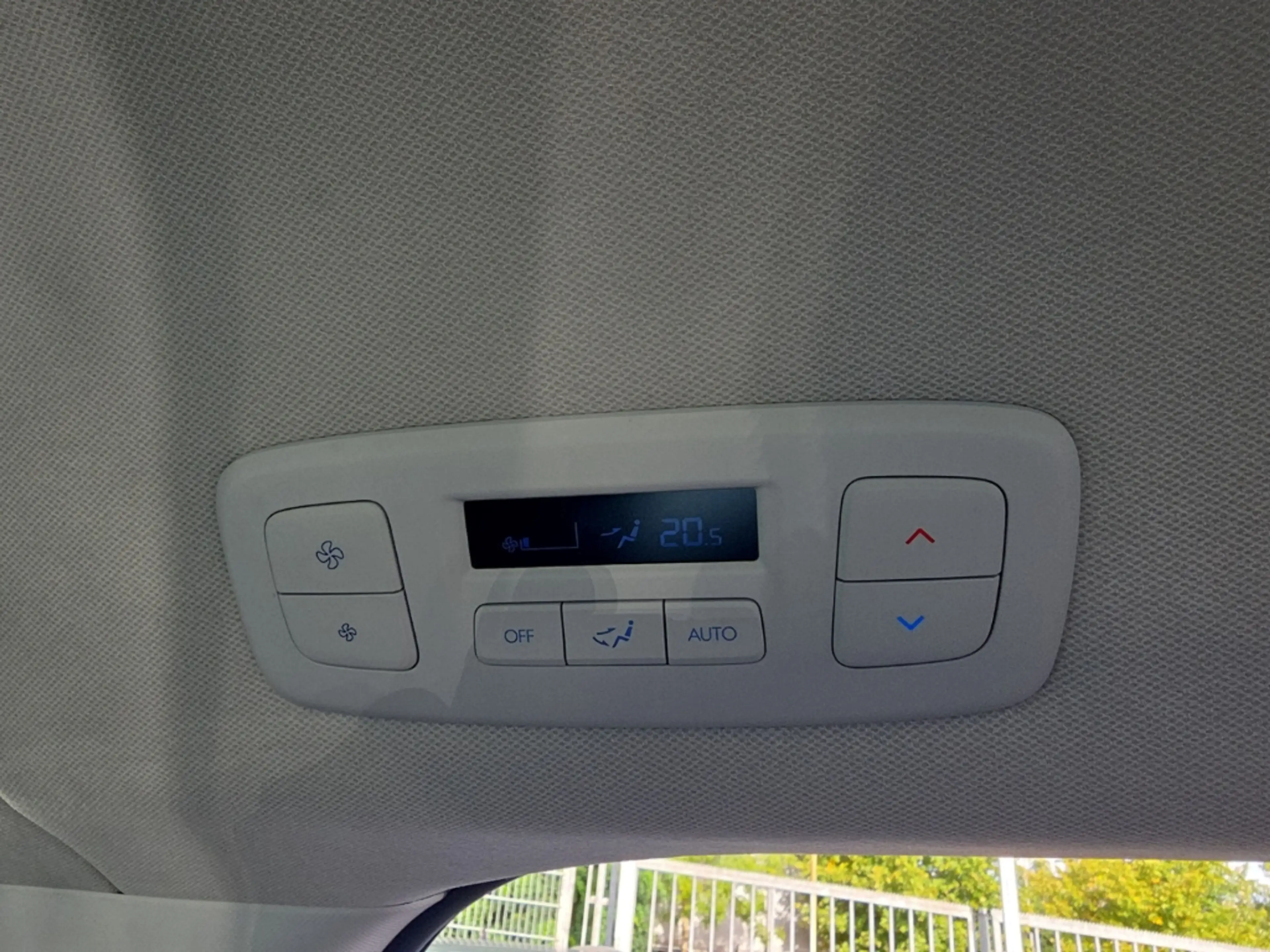 Hyundai STARIA Prime Hybrid 2WD 9-Sitzer Navi App Kamera — photo 21