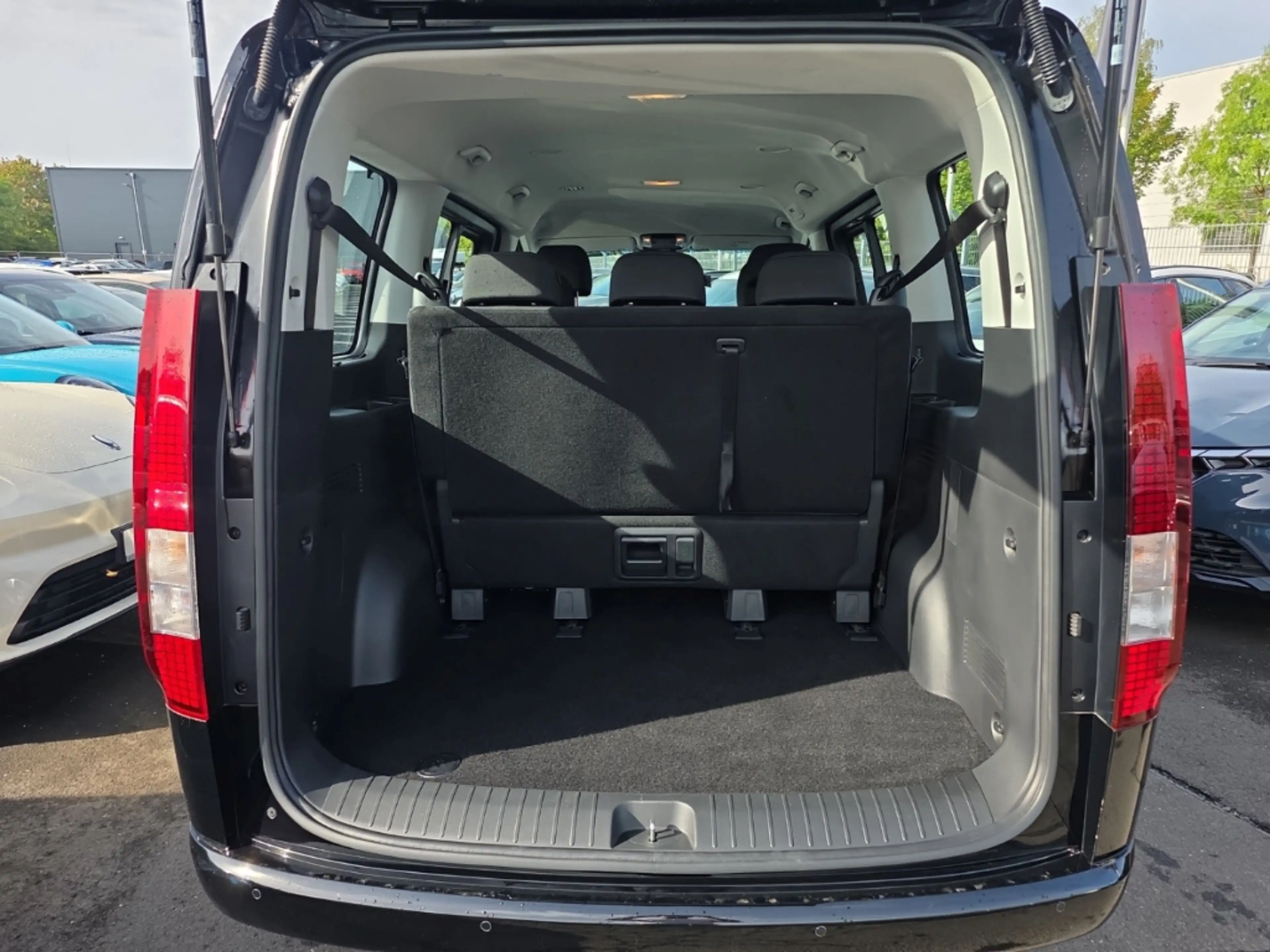 Hyundai STARIA Prime Hybrid 2WD 9-Sitzer Navi App Kamera — photo 23