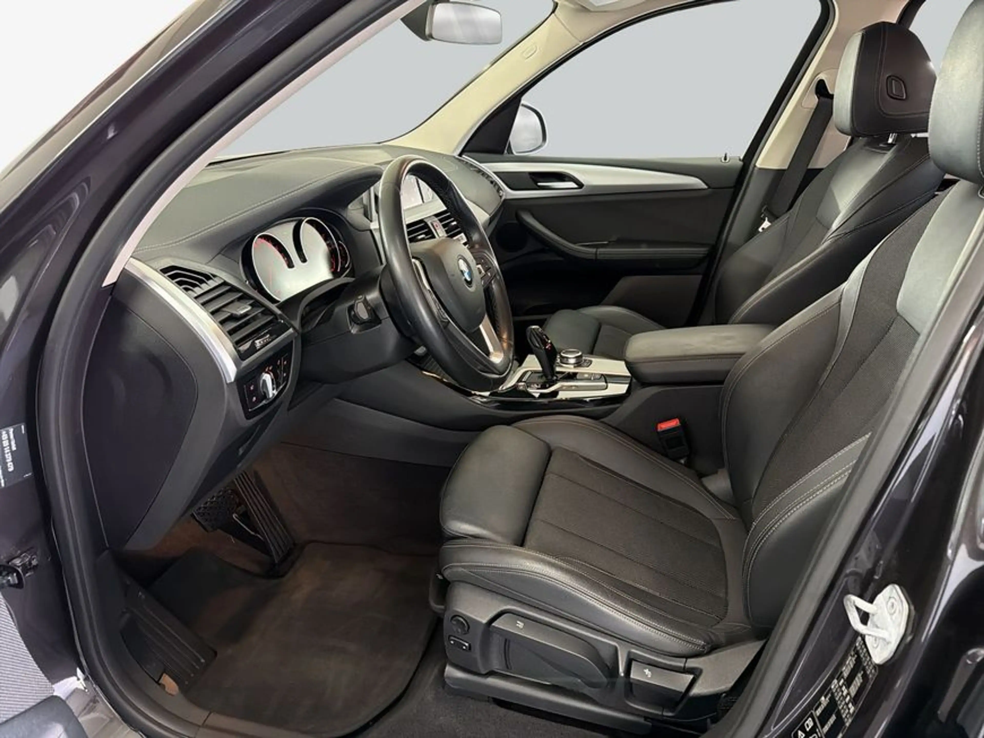 BMW X3 xDrive20i Aut. Advantage Navi SHZ PDC — photo 10