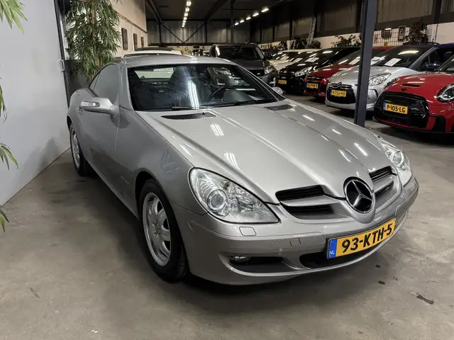 Mercedes-Benz SLK view 4