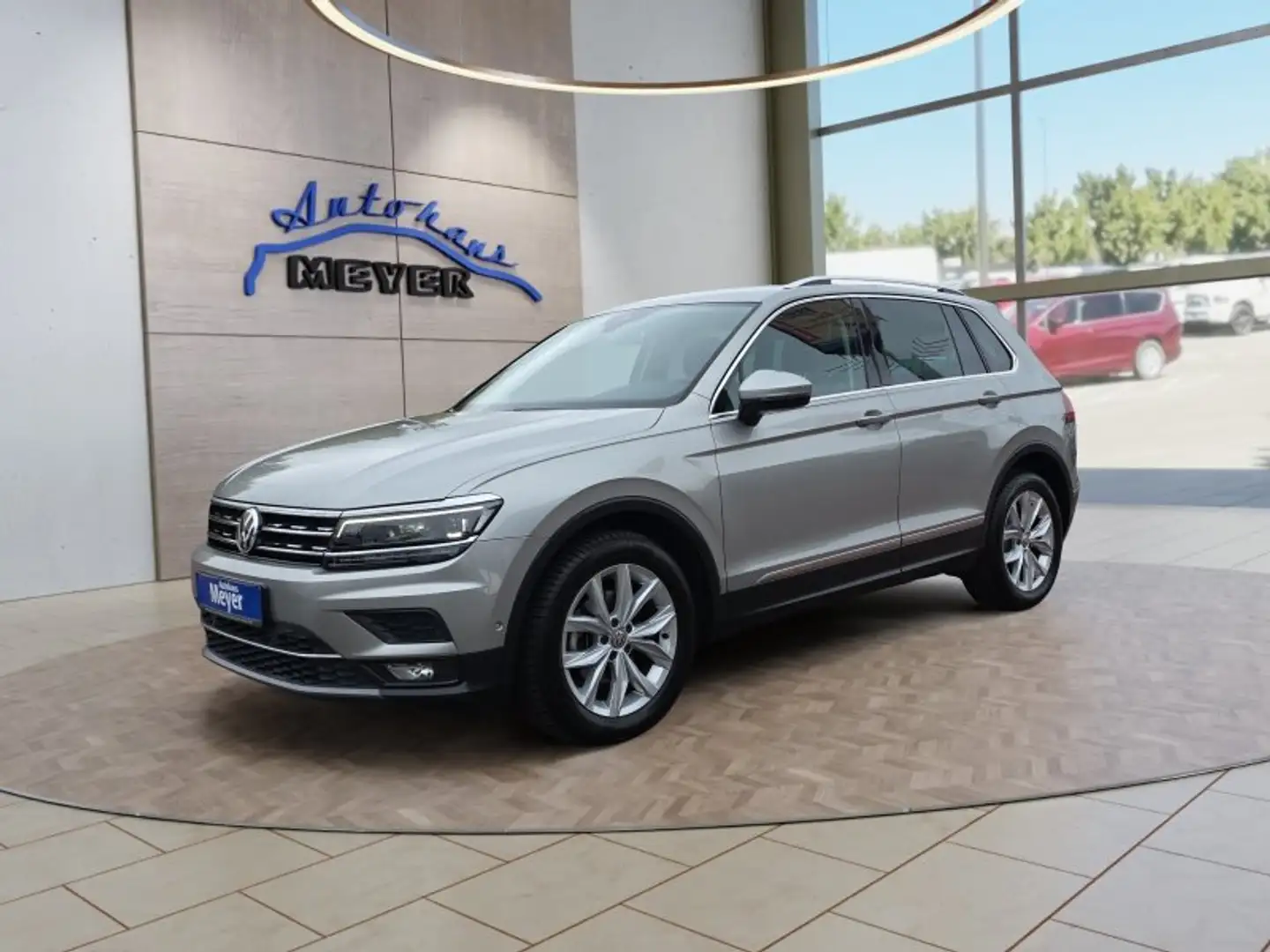 Volkswagen Tiguan Highl.1,5TSI DSG Voll-LED/Navi/Easy Open Argento - 1
