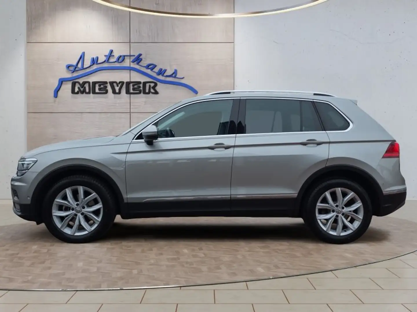 Volkswagen Tiguan Highl.1,5TSI DSG Voll-LED/Navi/Easy Open Argento - 2