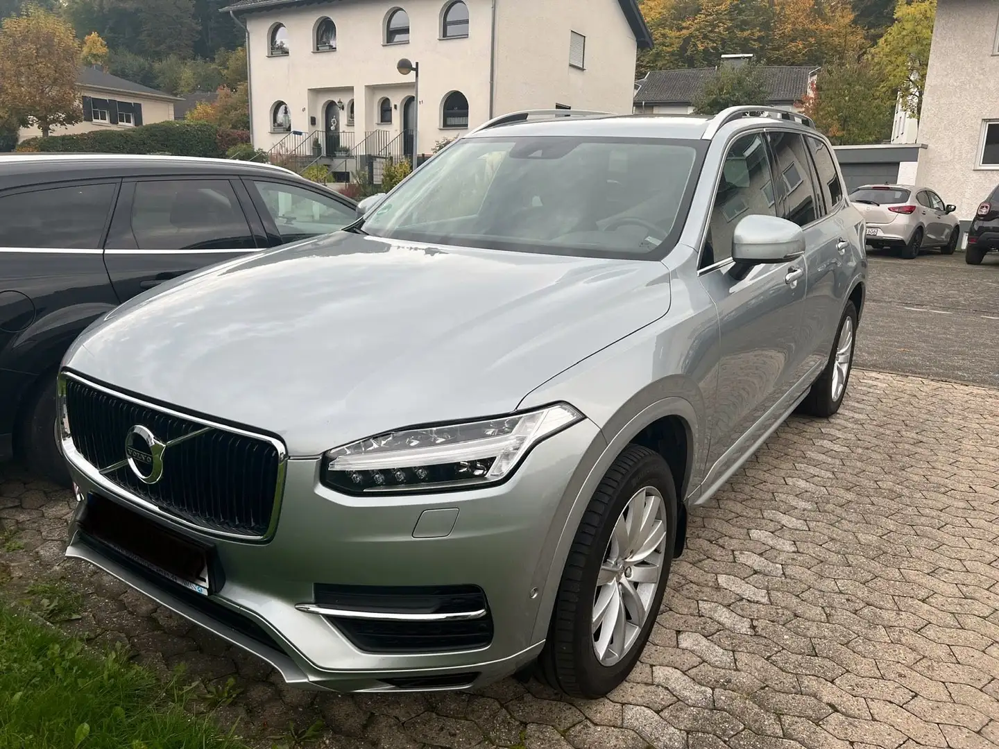Volvo XC90 D5 AWD Momentum Silber - 1