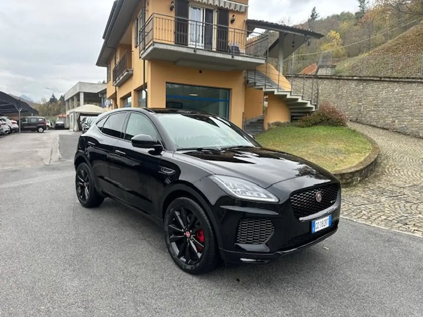 Jaguar E-Pace E-Pace 2.0d i4 R-Dynamic SE awd 180cv auto my19 Nero - 1