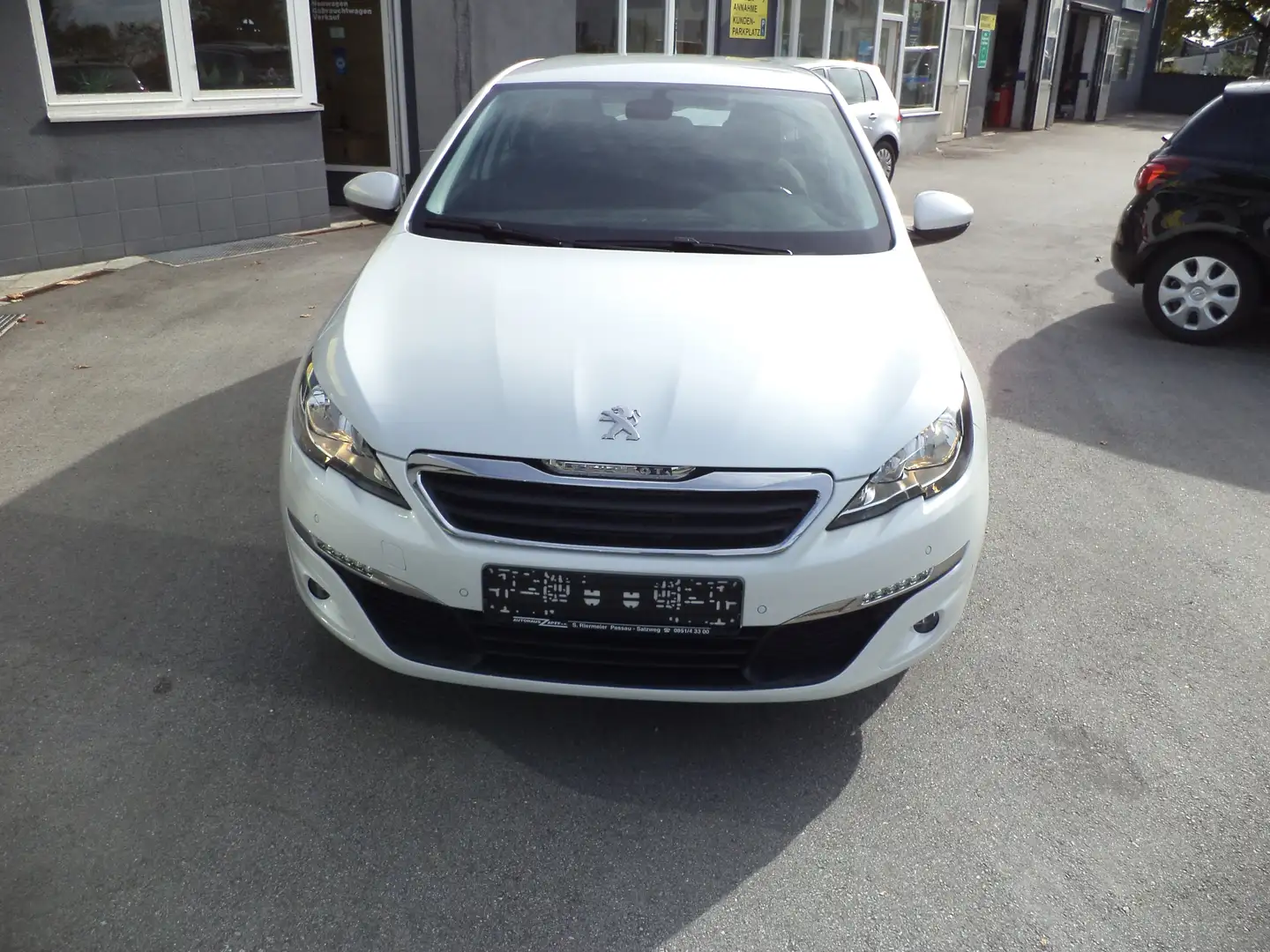 Peugeot 308 Active Weiß - 2