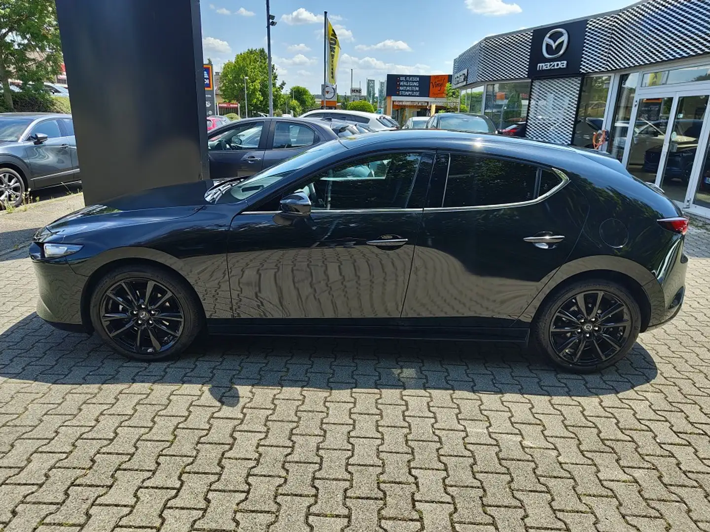 Mazda 3 SKYACTIV-G 2.0 M Hybrid HOMURA PREMIUM-PAKET Zwart - 2