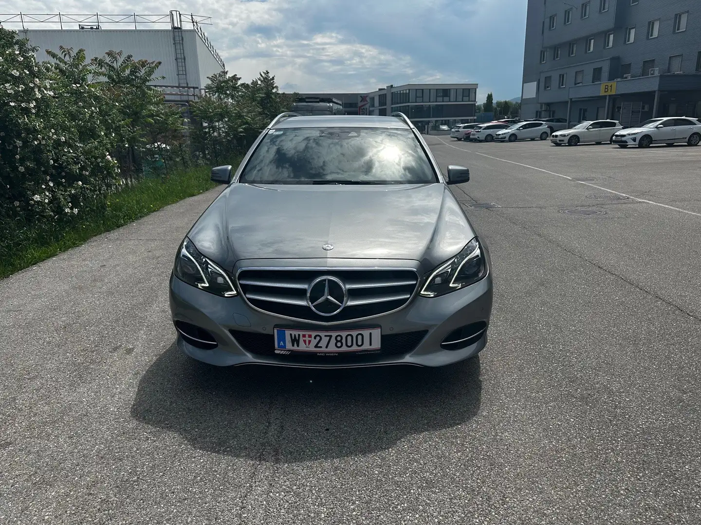 Mercedes-Benz E 250 Mercedes-Benz E 250 BlueTEC 4MATIC T-Modell Silber - 1