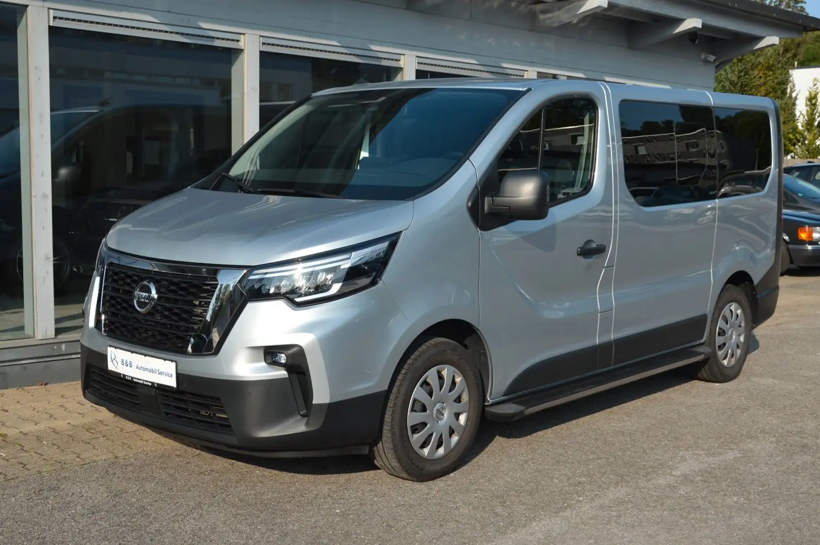 Nissan NV300 Kombi L1H1 2,8t N-CONNECTA*9-SITZE*AHK*CAM Srebrny - 1
