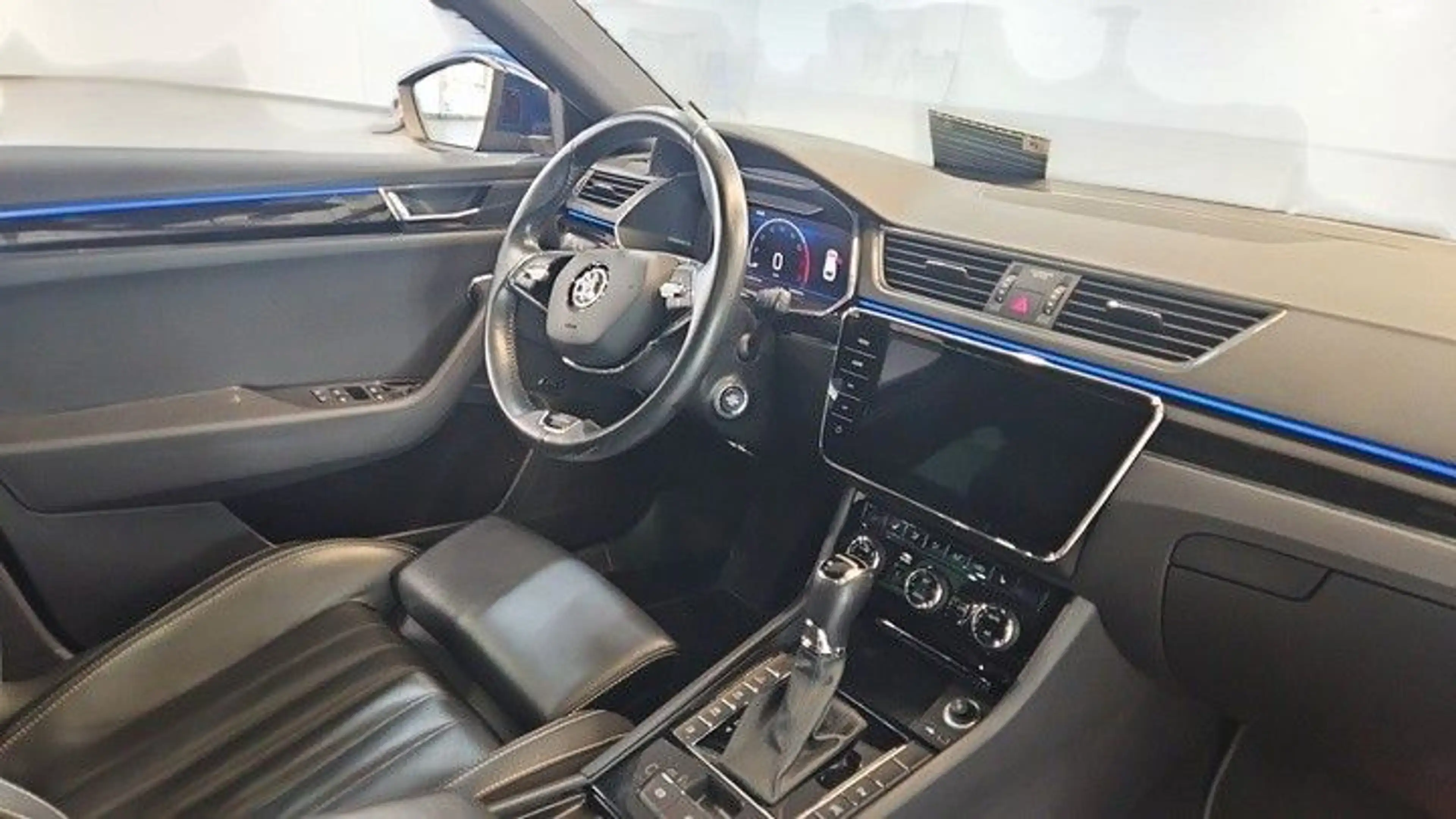 Skoda Superb Combi L&K iV*ACC*PANO*AHK*CANTON — photo 7
