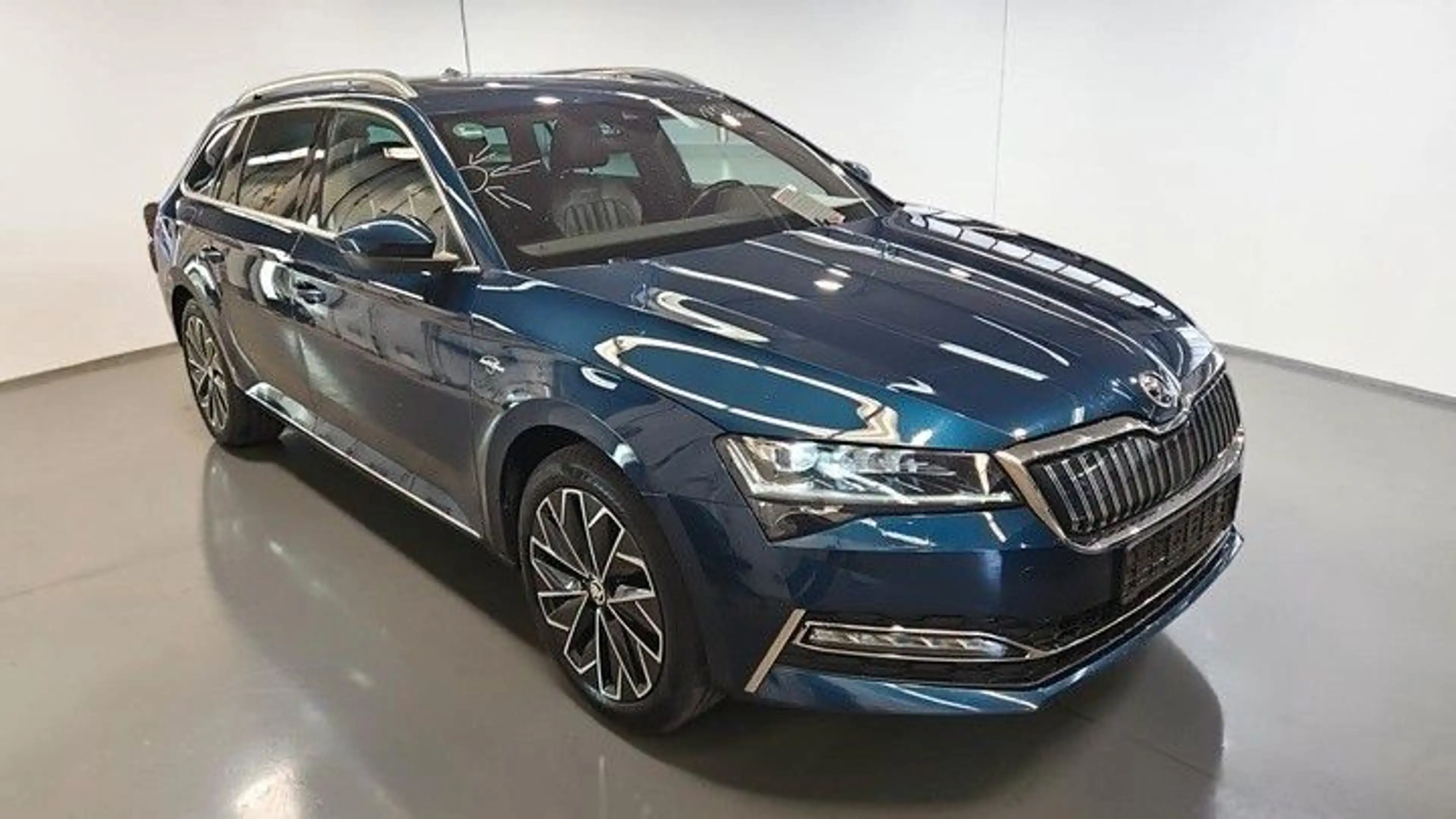 Skoda Superb Combi L&K iV*ACC*PANO*AHK*CANTON — photo 2