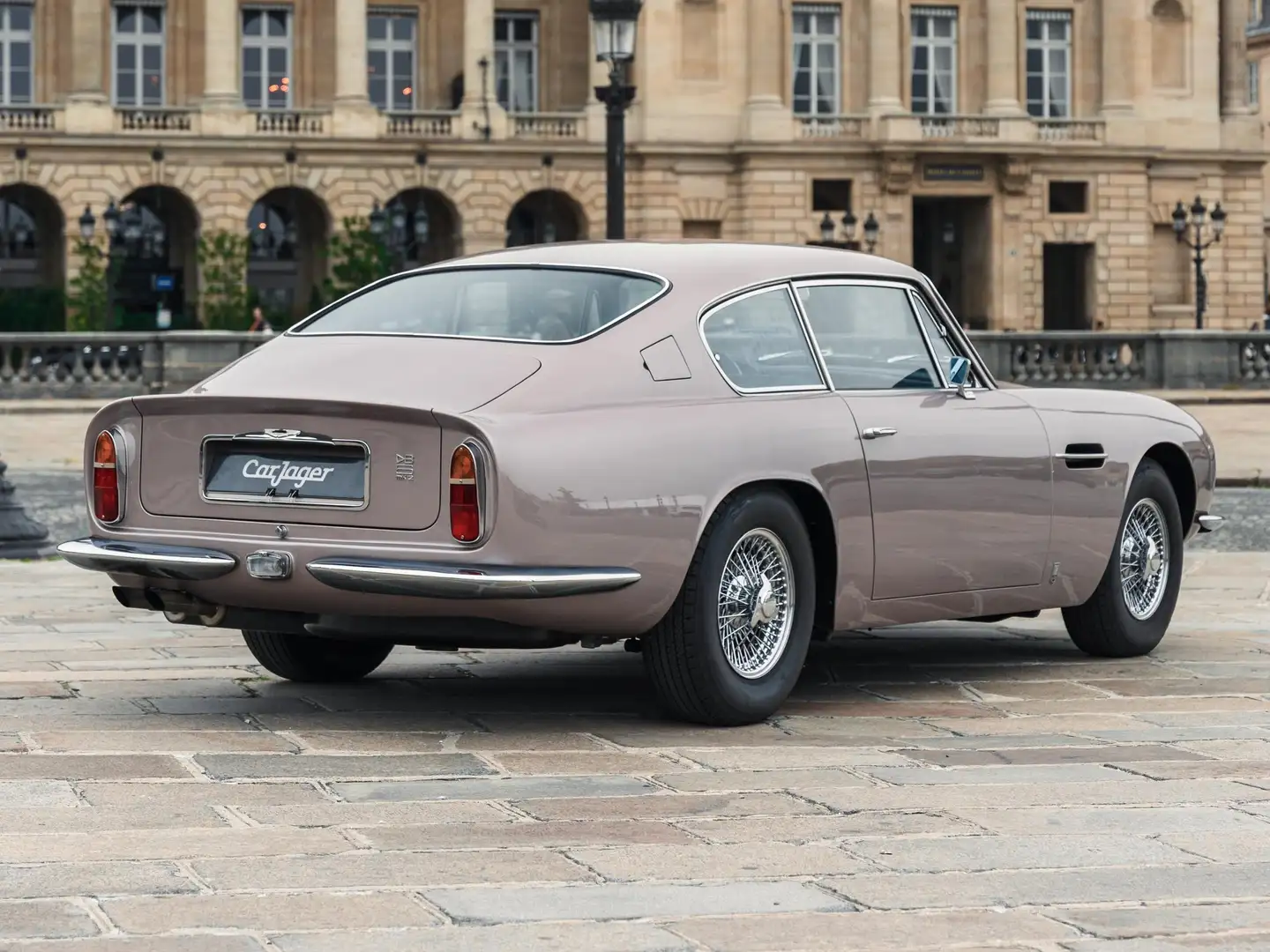 Aston Martin DB 6 MKII Grau - 2