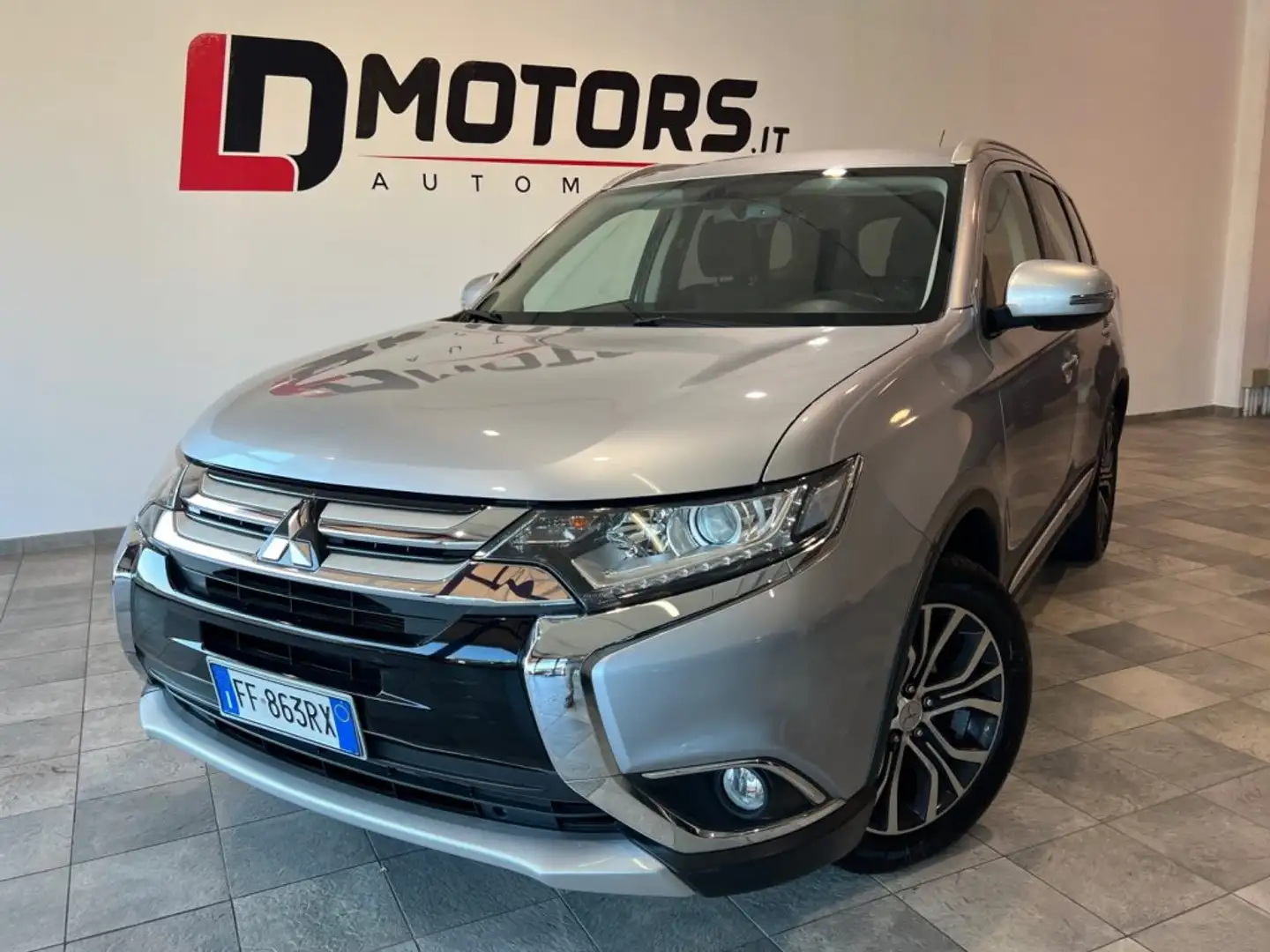 Mitsubishi Outlander 2.2 DI-D 4WD Instyle 7p. Argento - 2
