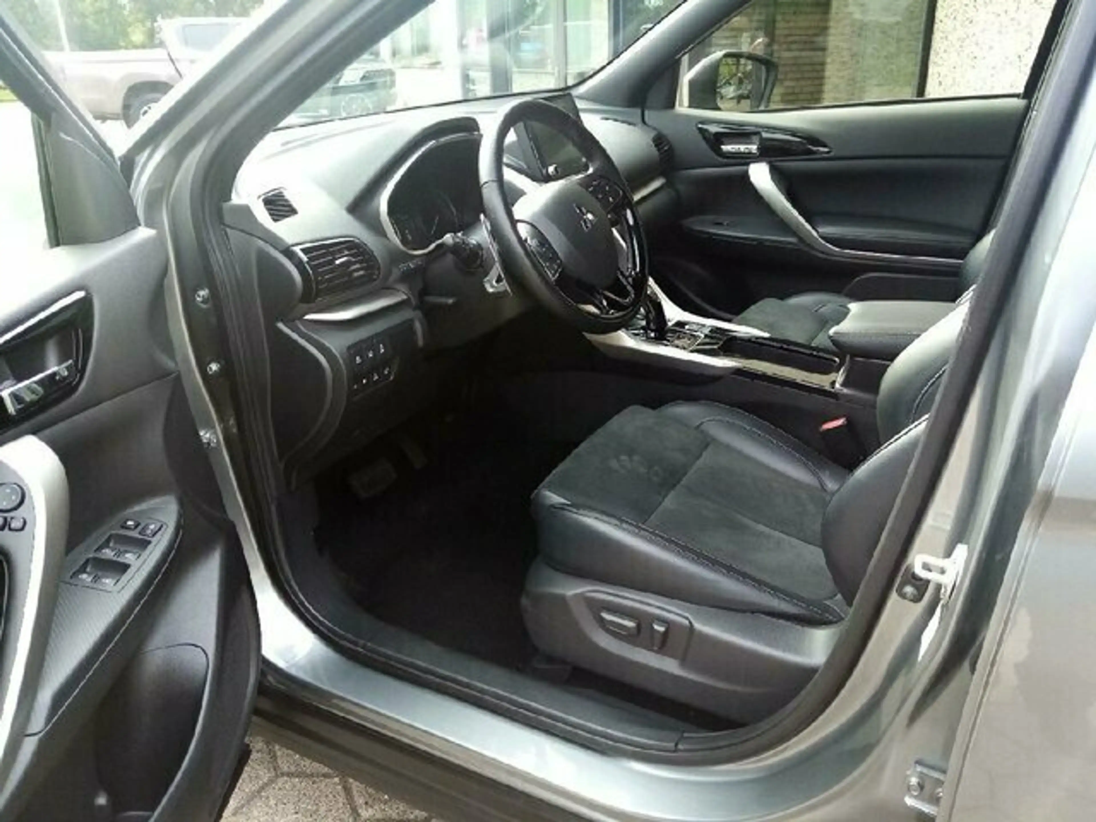 Mitsubishi Eclipse Cross Plus Select Hybrid 4WD — photo 4