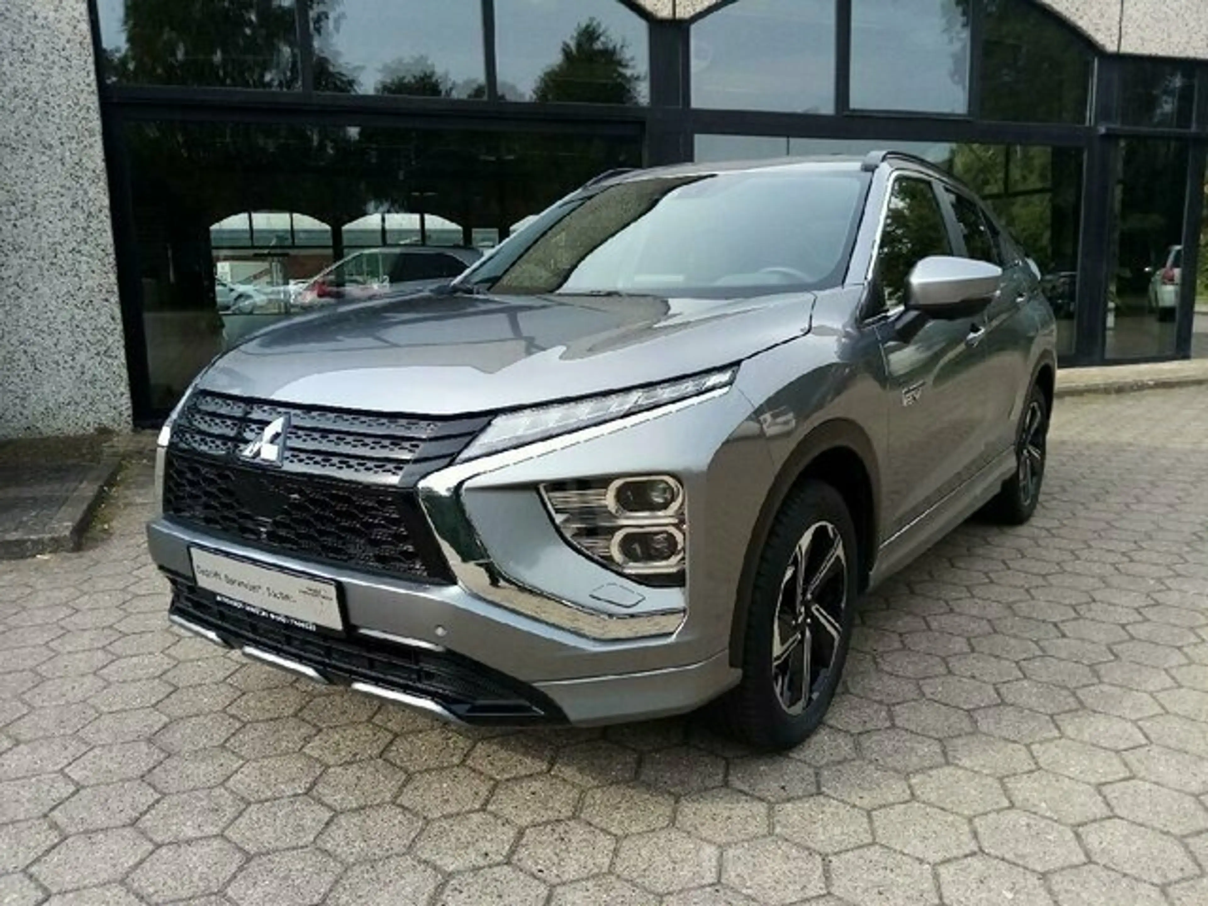 Mitsubishi Eclipse Cross Plus Select Hybrid 4WD — photo 2