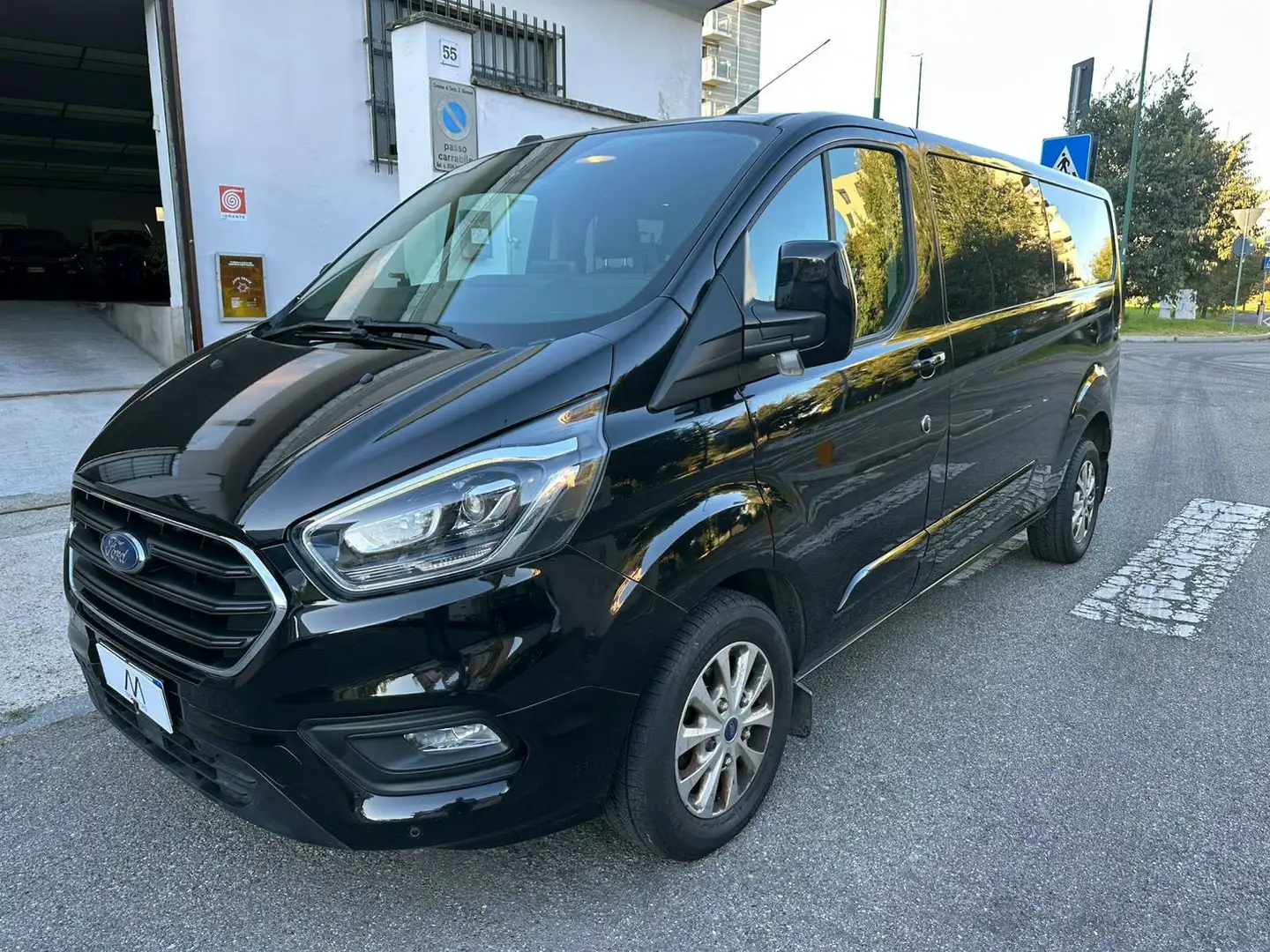 Ford Transit Custom 300 2.0 MHEV 130CV Titanium - NAV/PDC - 6 POSTI Nero - 1