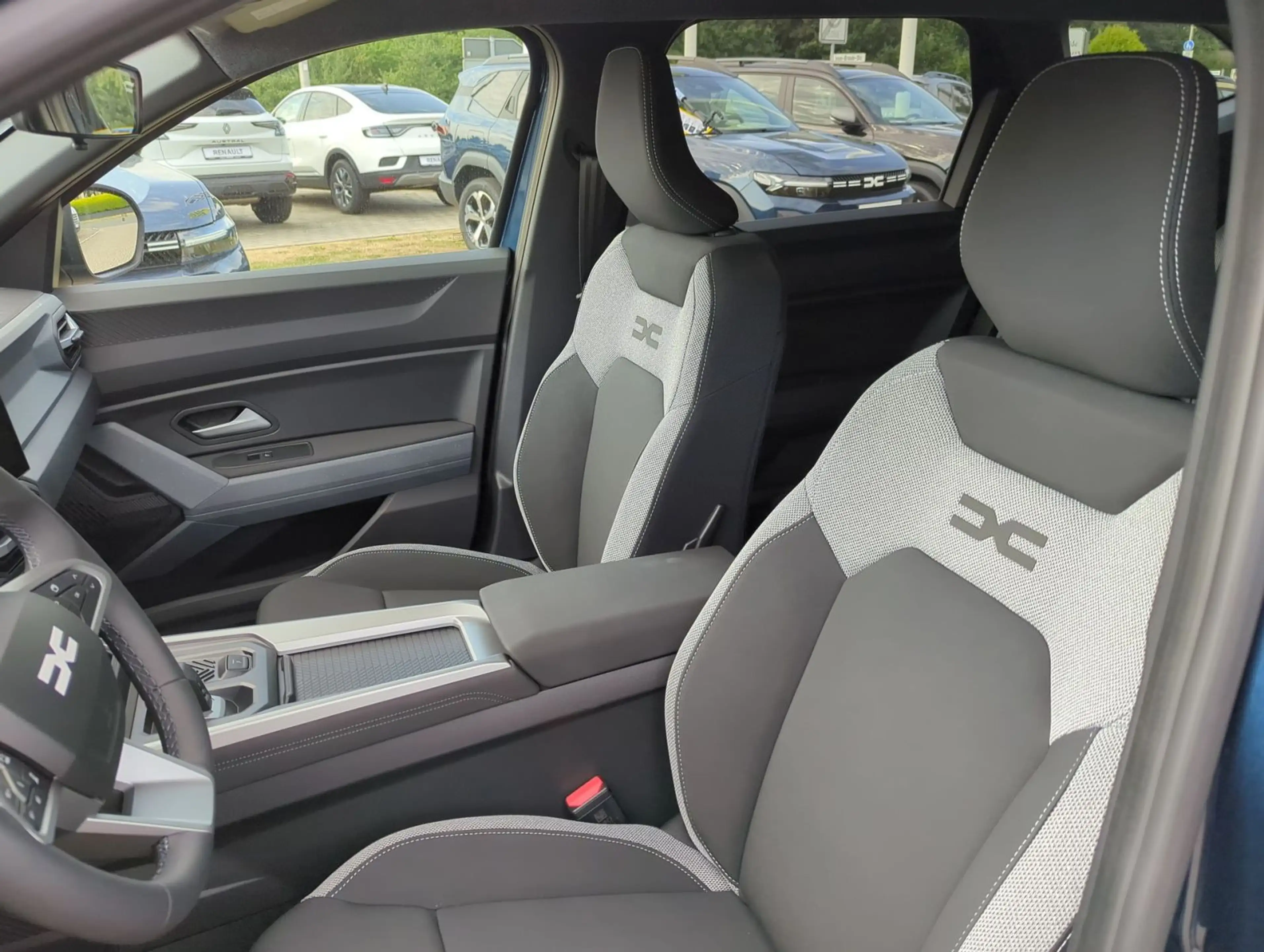 Dacia Bigster 1.8 E-TECH Hybrid 155 Journey — photo 12
